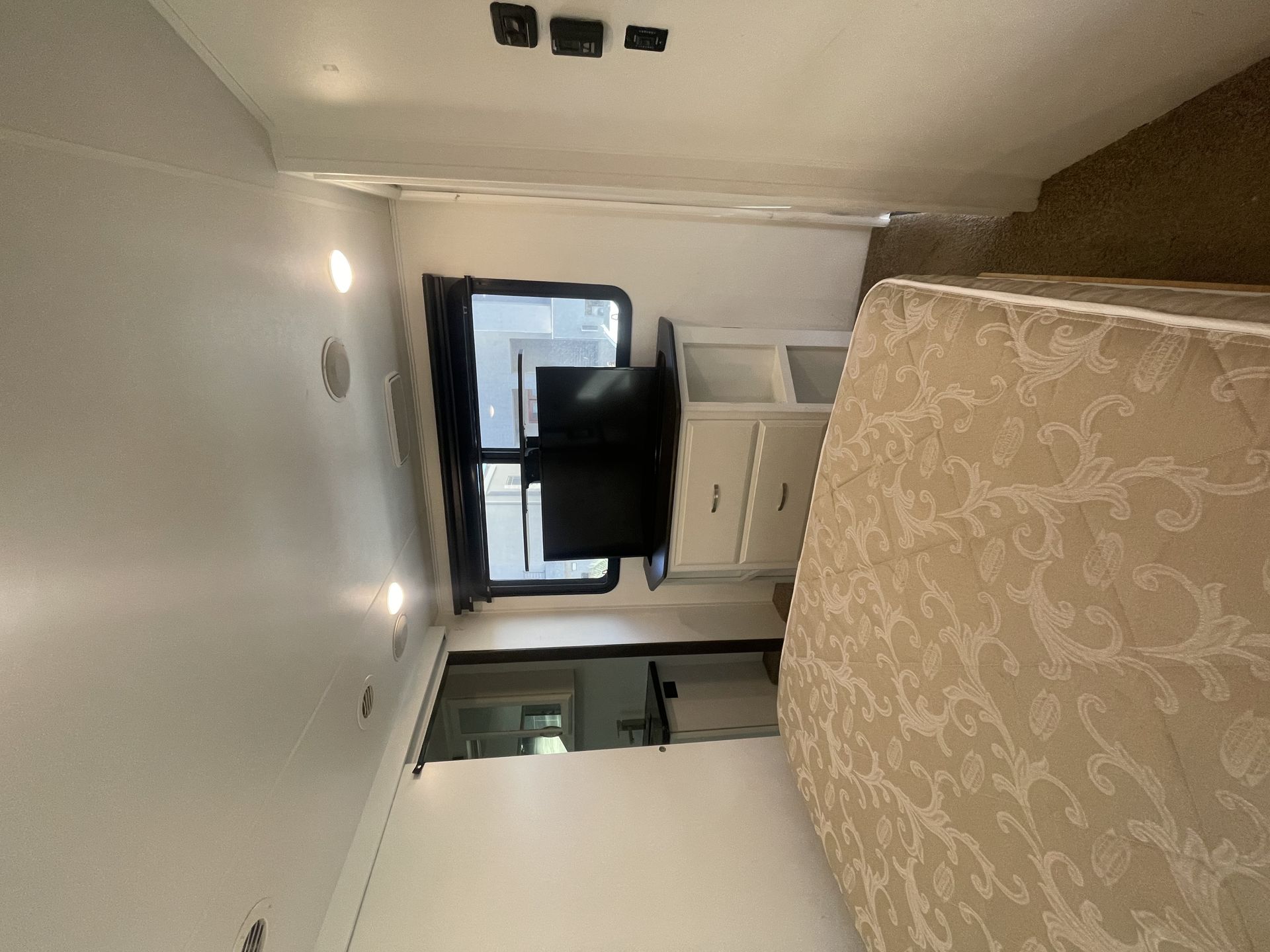 Photo 0 - 2019 Jayco Fifth Wheel rental photo 7