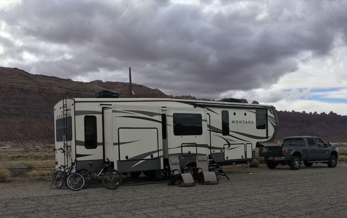Photo 2 - 2017 Keystone Fifth Wheel rental photo 9