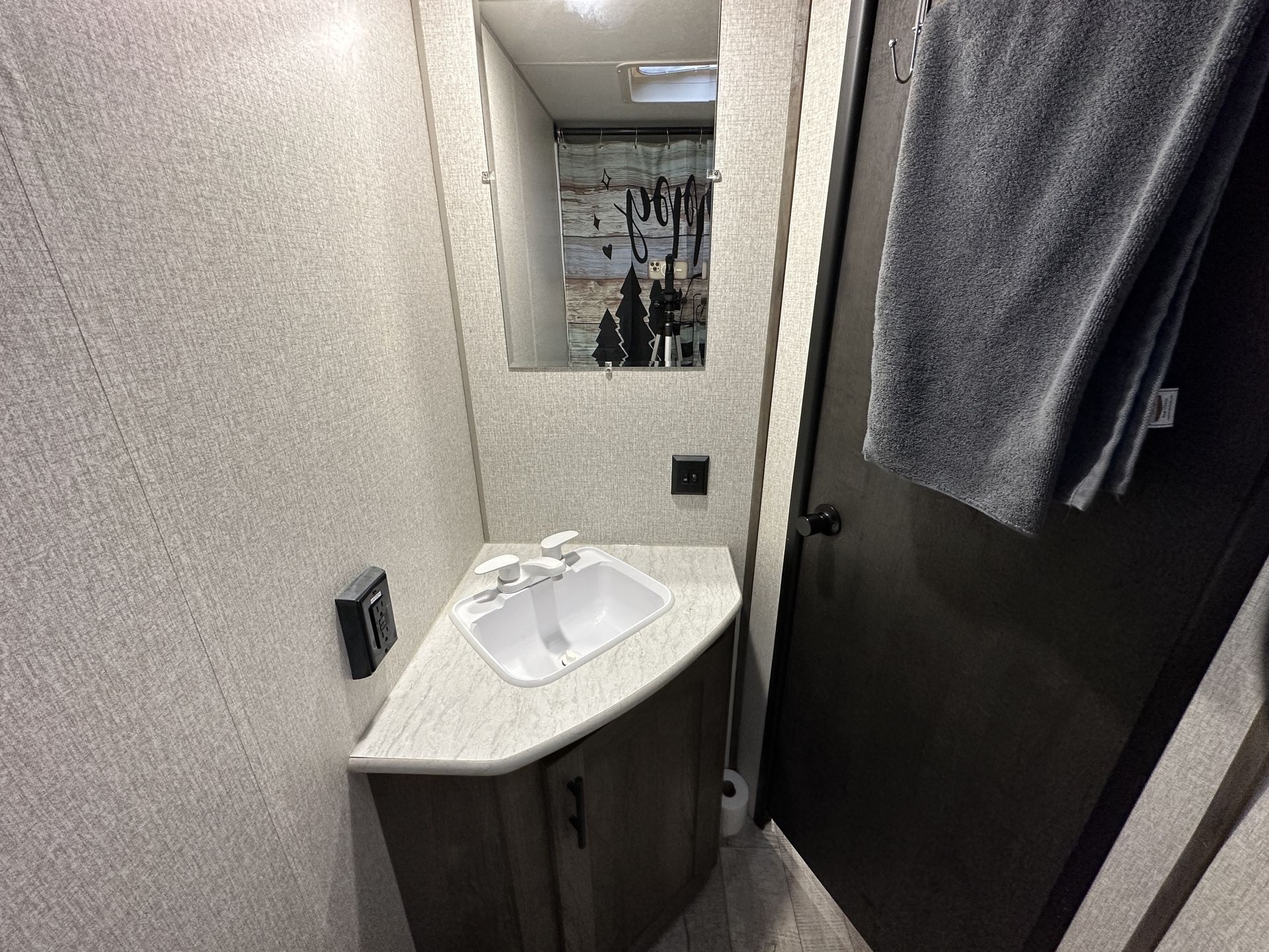 Photo 8 - 2021 K-Z Travel Trailer rental photo 11