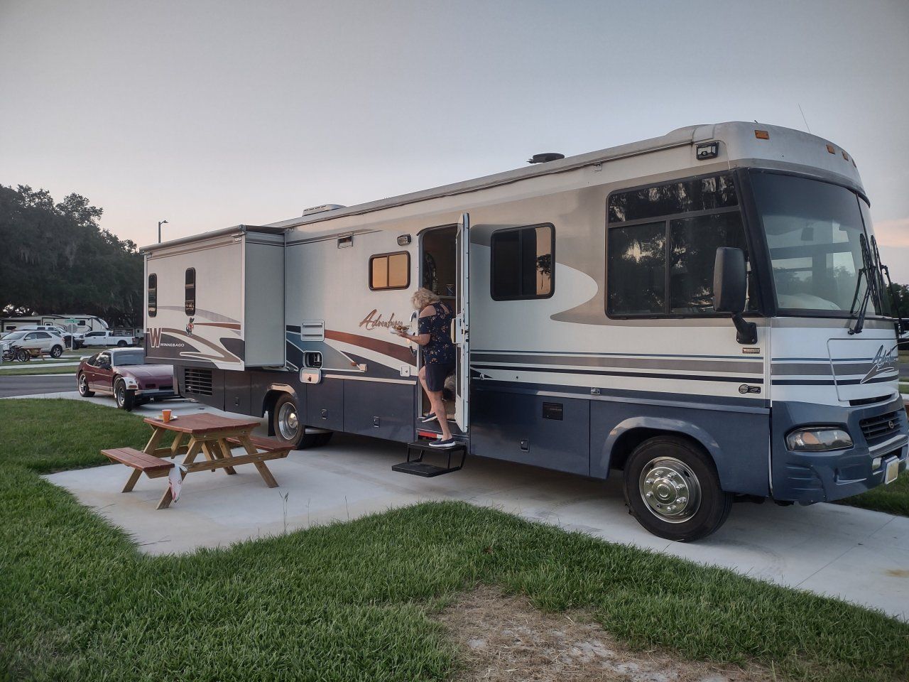 Photo 7 - 2003 Winnebago Class A Motorhome rental photo 9