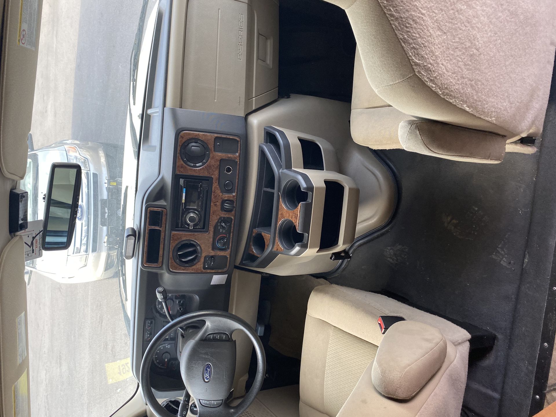 Photo 2 - 2014 Thor Motor Coach Class C Motorhome rental photo 5