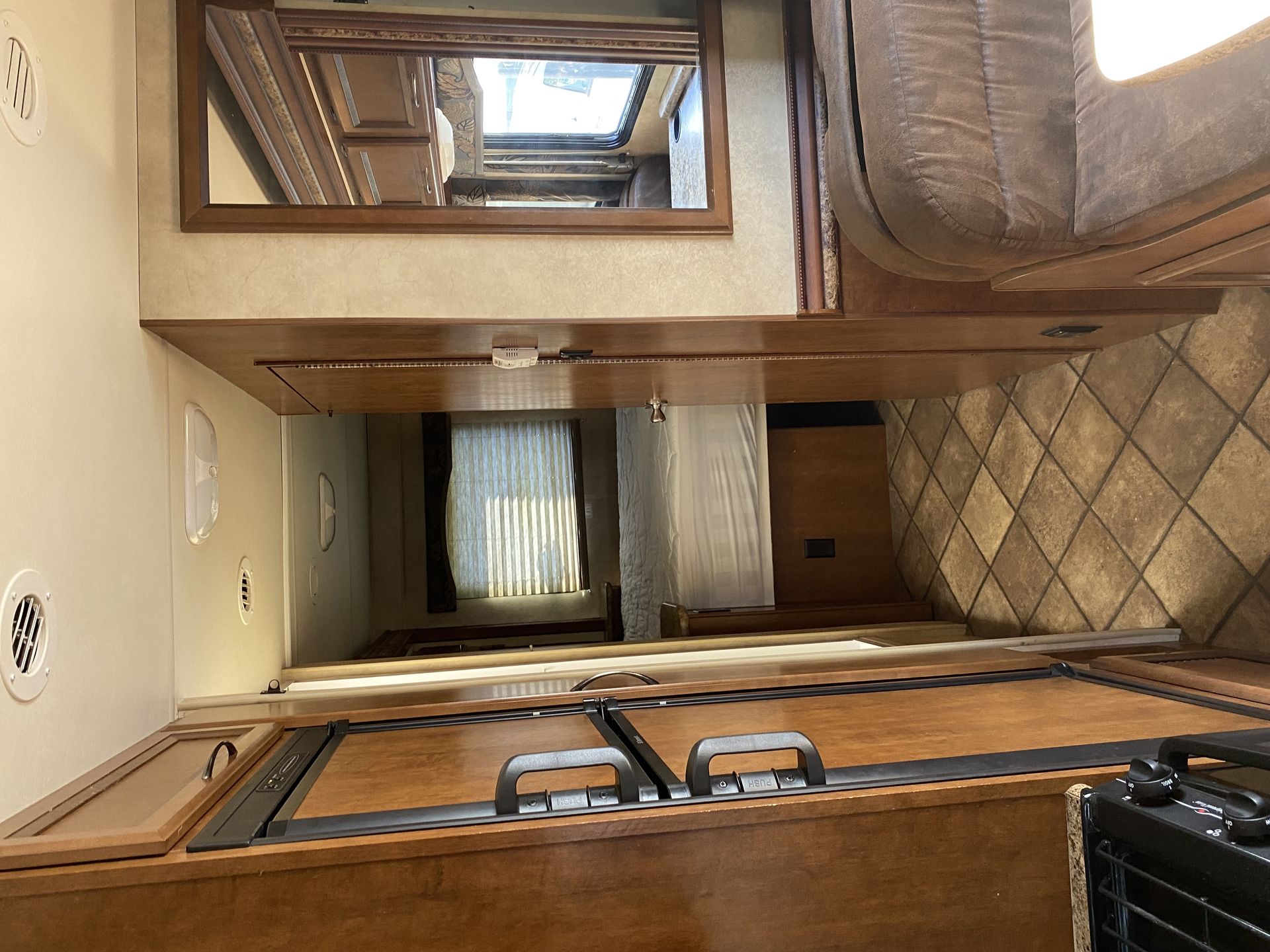 Photo 4 - 2014 Thor Motor Coach Class C Motorhome rental photo 9