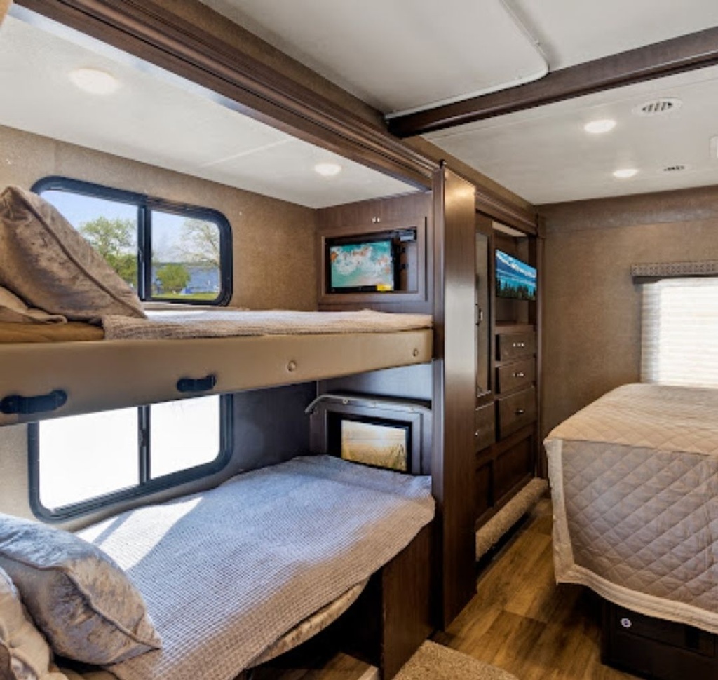 Photo 7 - 2020 Four Winds Class C Motorhome rental photo 9