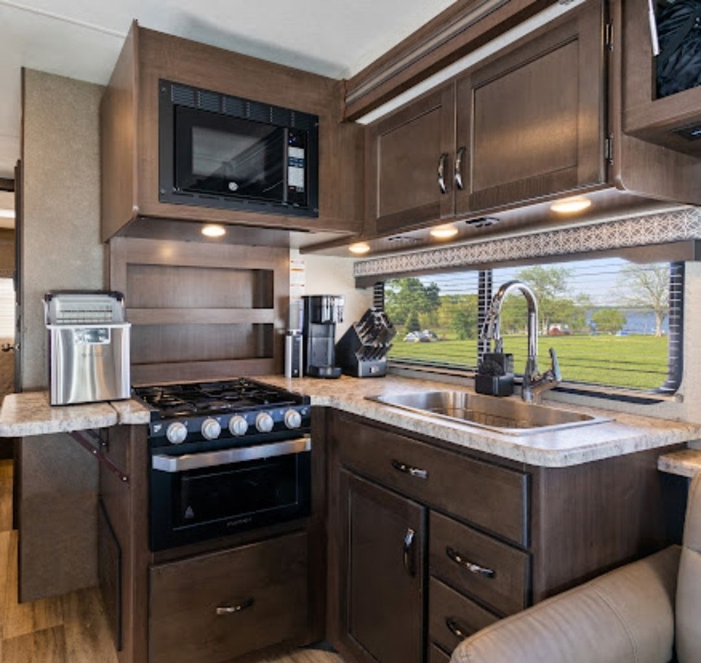 Photo 8 - 2020 Four Winds Class C Motorhome rental photo 10