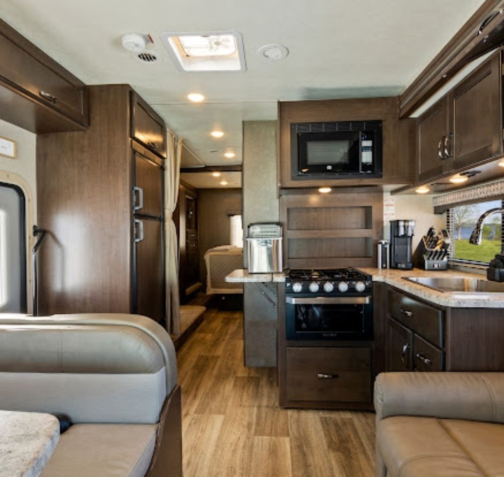 Photo 9 - 2020 Four Winds Class C Motorhome rental photo 11