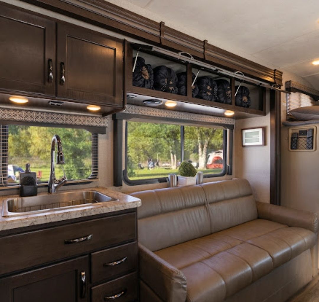 Photo 10 - 2020 Four Winds Class C Motorhome rental photo 12