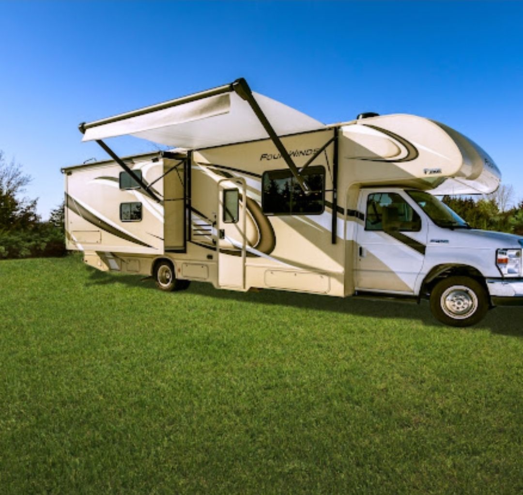 Photo 11 - 2020 Four Winds Class C Motorhome rental photo 13