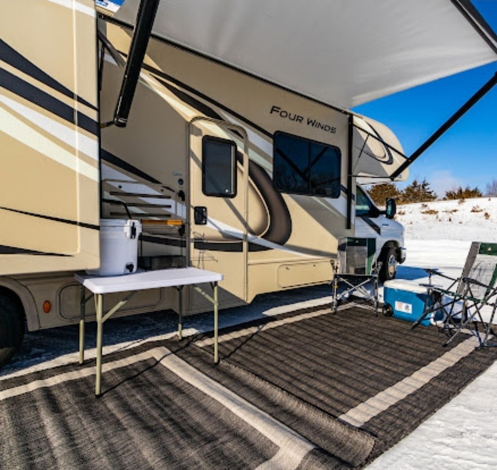 Photo 12 - 2020 Four Winds Class C Motorhome rental photo 14