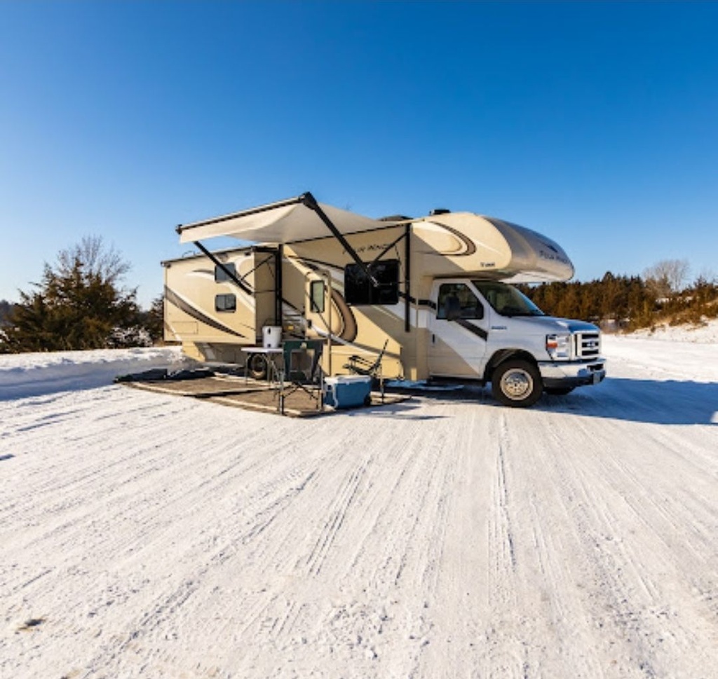Photo 13 - 2020 Four Winds Class C Motorhome rental photo 15