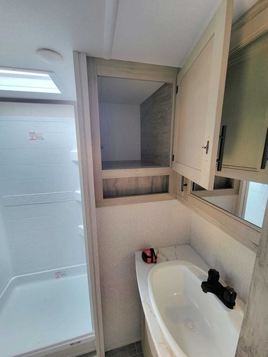 2022 Forest River Arctic Wolf 287BH Fifth Wheel for rent in Wellington, OH