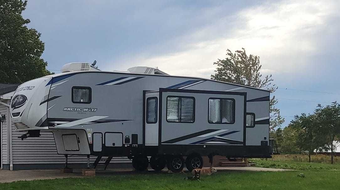 Photo 4 - 2022 Forest River Fifth Wheel rental photo 5