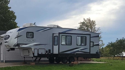 2022 Forest River Arctic Wolf 287BH Fifth Wheel for rent in Wellington, OH