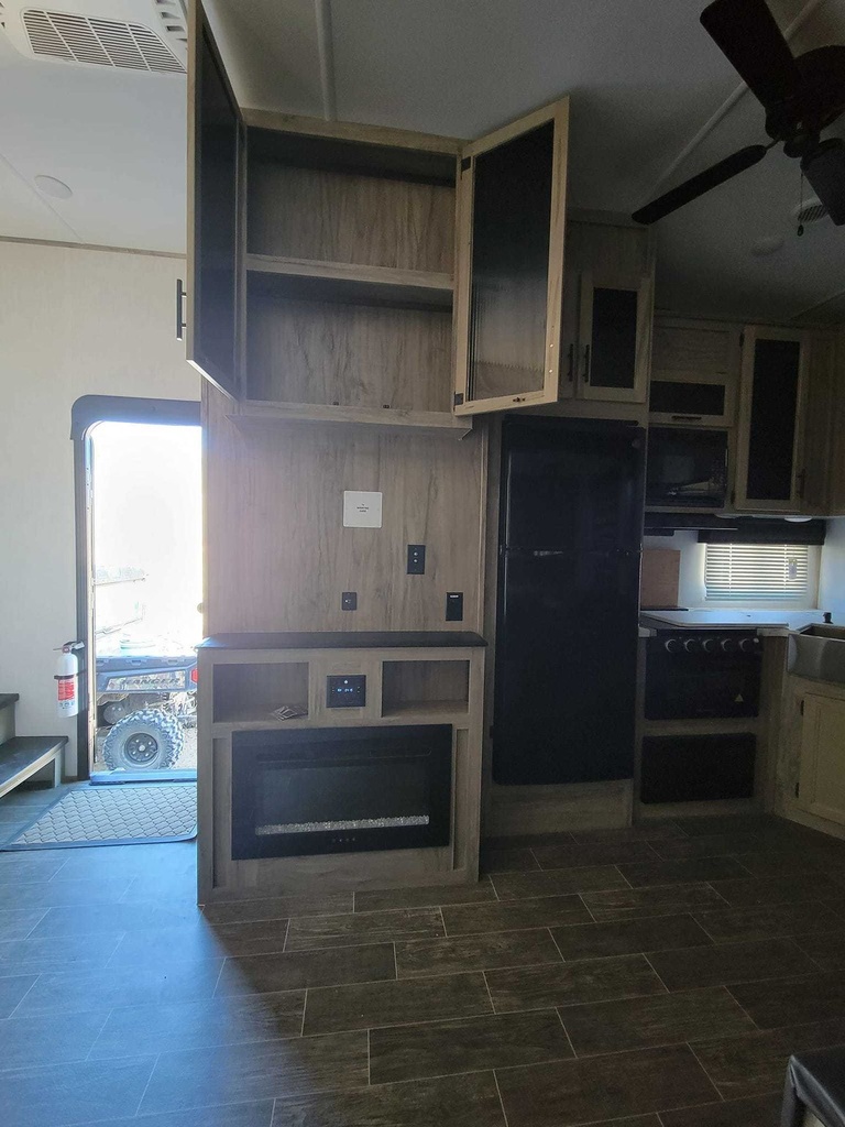 Photo 8 - 2022 Forest River Fifth Wheel rental photo 9