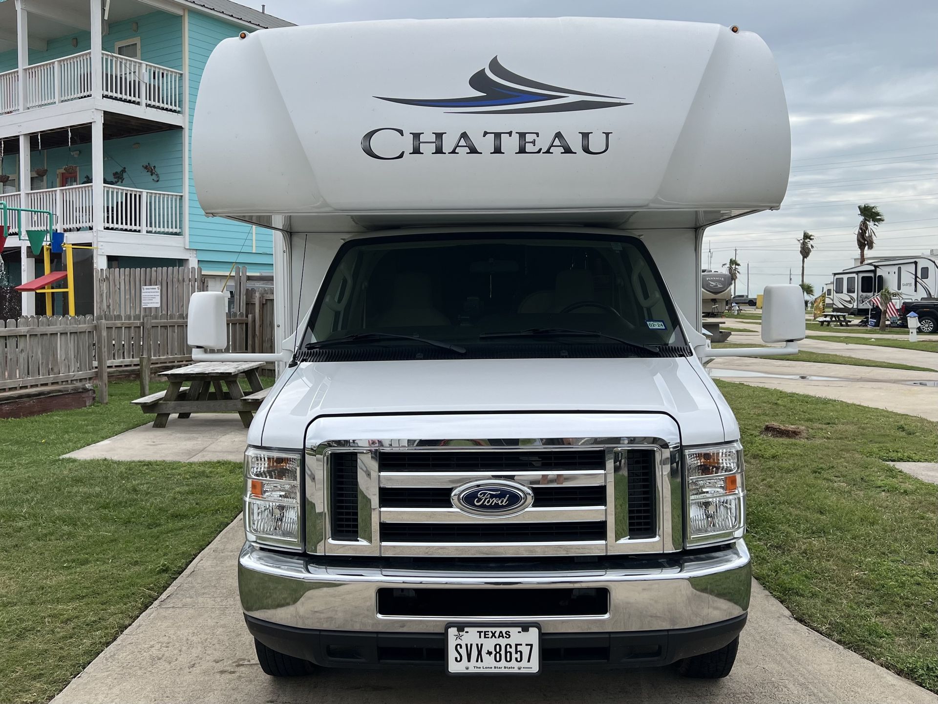 Photo 1 - 2020 Thor Class C Motorhome rental photo 3