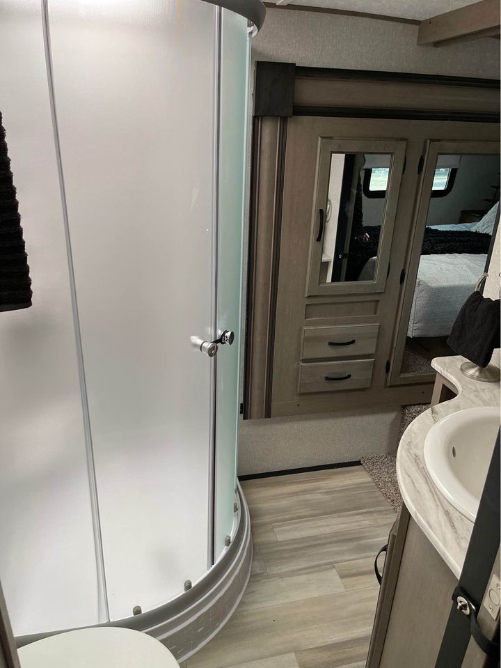 Photo 11 - 2021 Coachmen Fifth Wheel rental photo 7