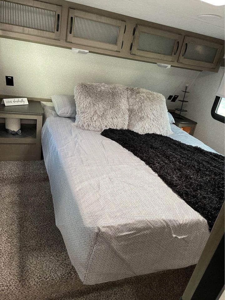 2021 Coachmen Chaparral Lite 30BHS Fifth Wheel for rent in Anthony, FL - RVnGO