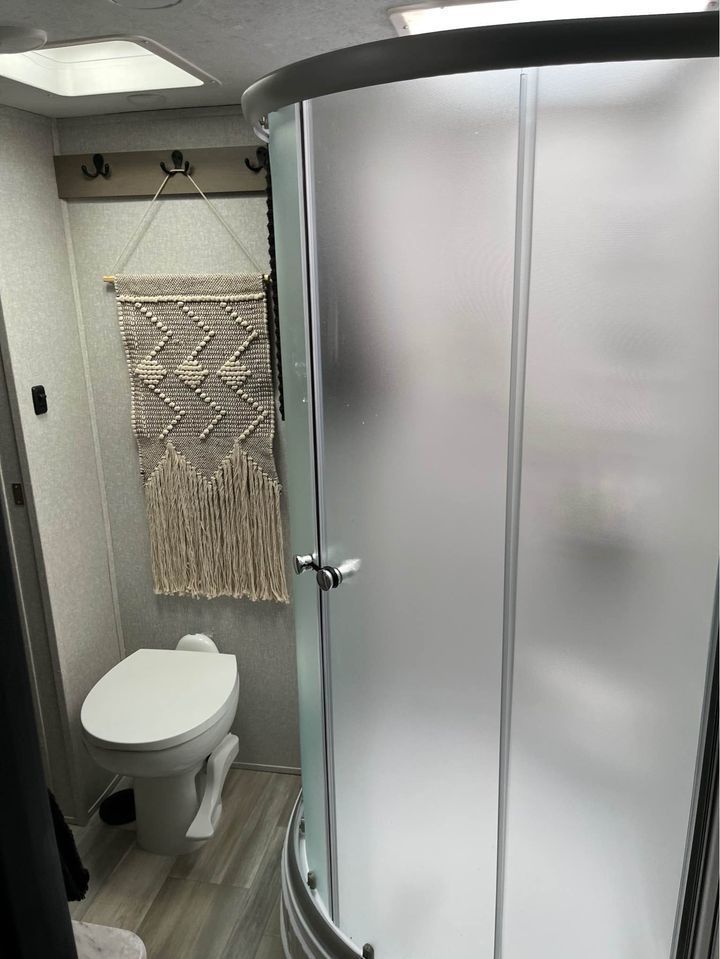 Photo 9 - 2021 Coachmen Fifth Wheel rental photo 5