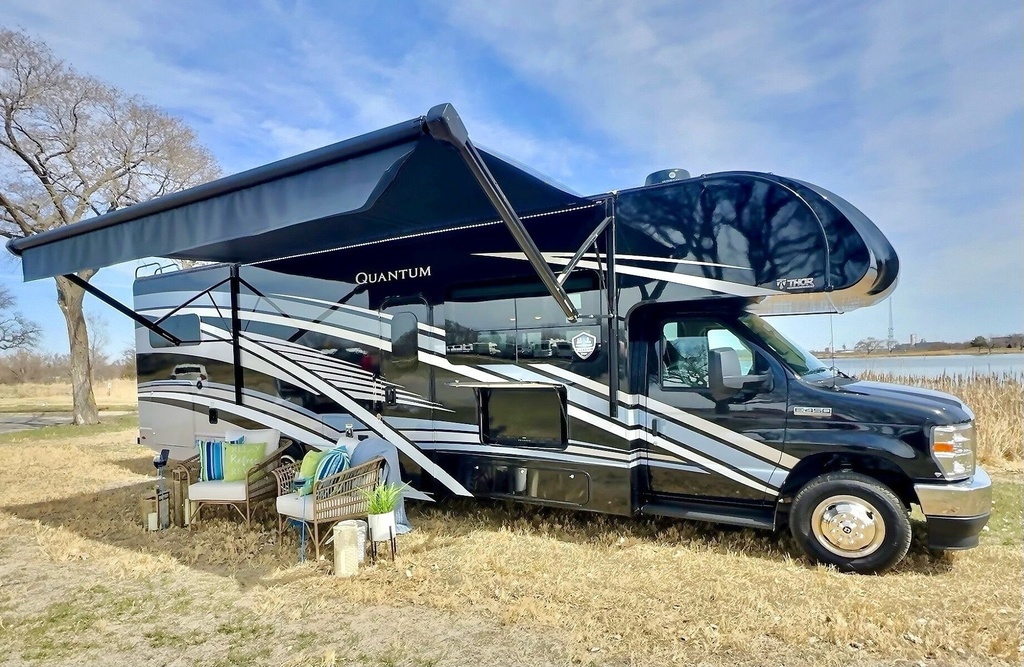 Photo 3 - 2023 Thor Motor Coach Class C Motorhome rental photo 4