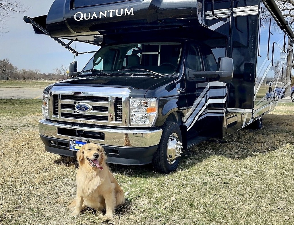 Photo 5 - 2023 Thor Motor Coach Class C Motorhome rental photo 6