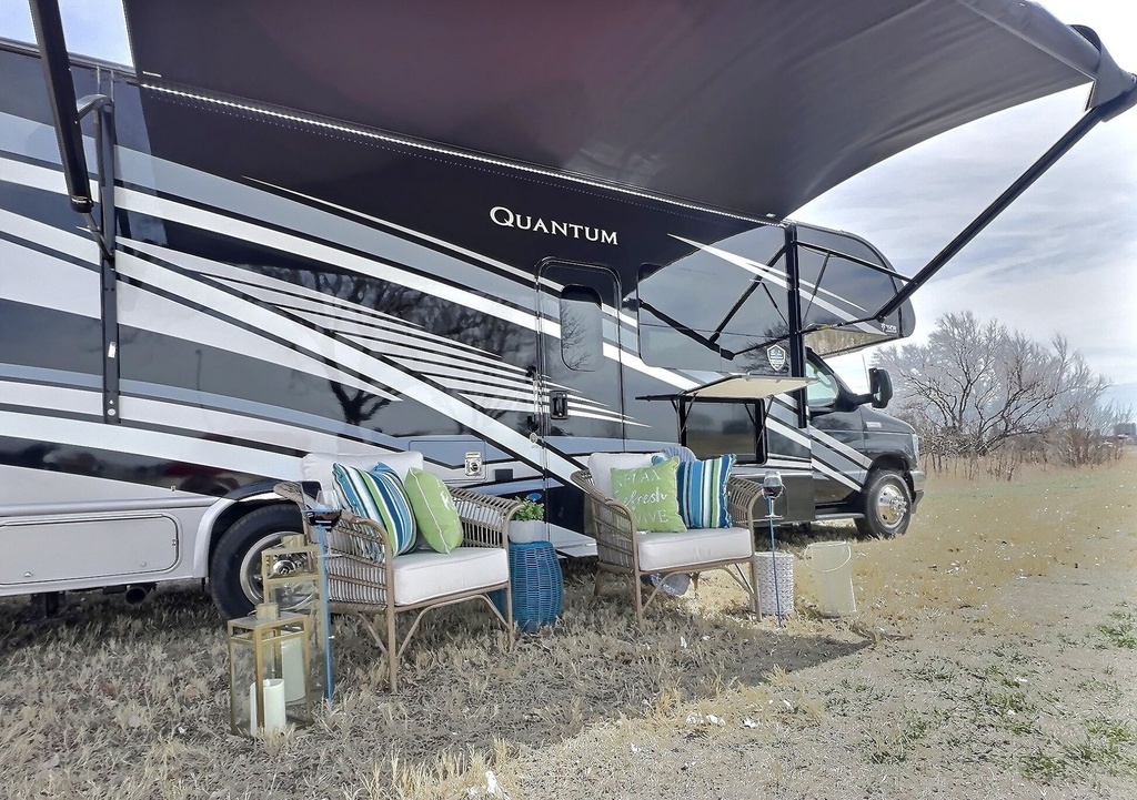 Photo 5 - 2023 Thor Motor Coach Class C Motorhome rental photo 9
