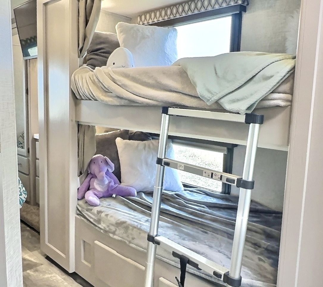 Photo 6 - 2023 Thor Motor Coach Class C Motorhome rental photo 10