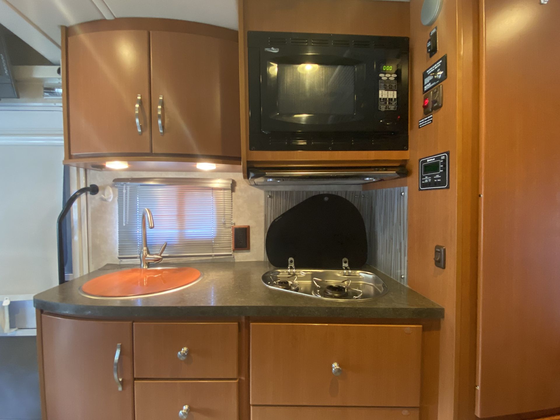 Photo 1 - 2011 Itasca Class C Motorhome rental photo 4