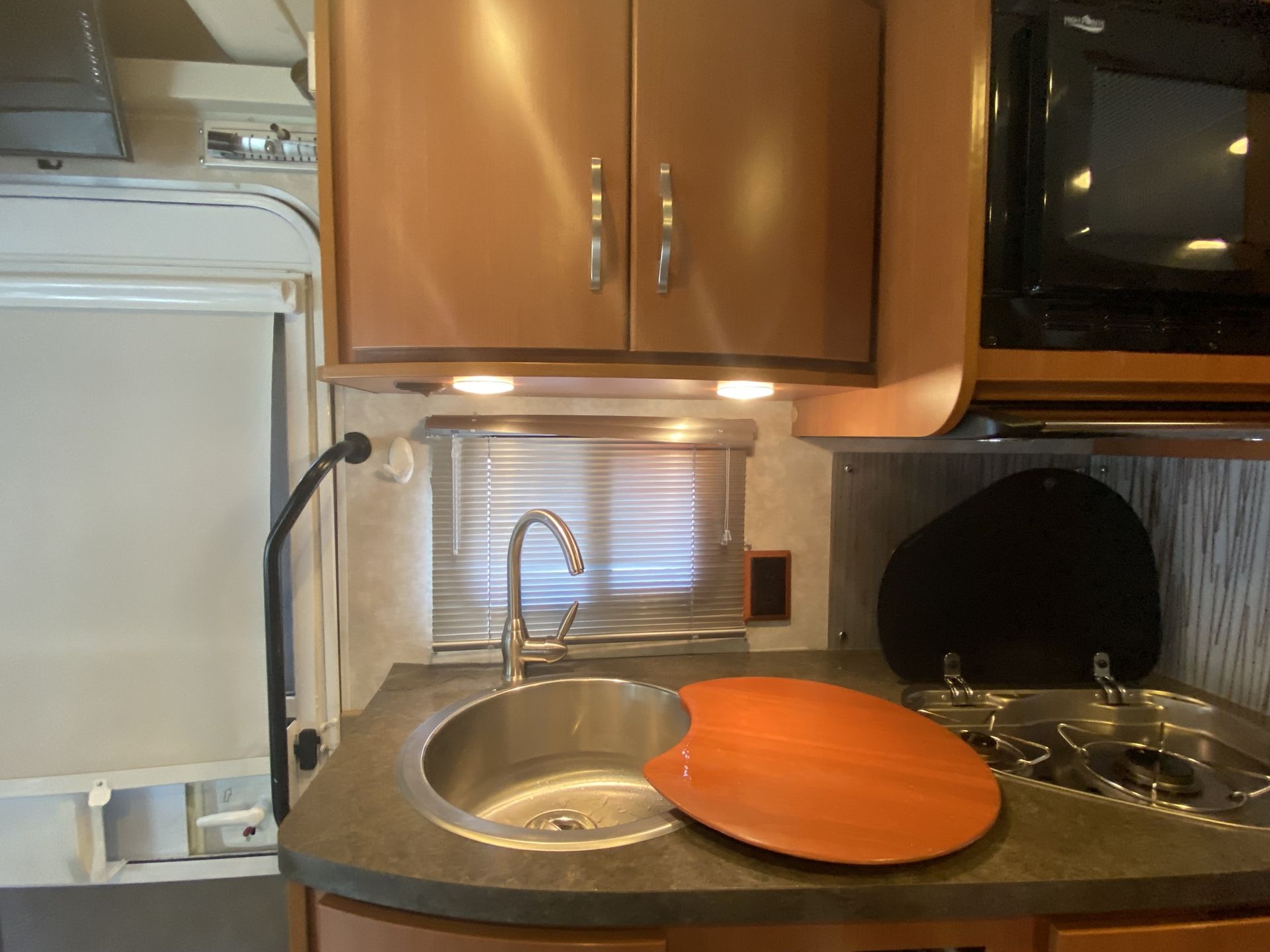 Photo 1 - 2011 Itasca Class C Motorhome rental photo 7