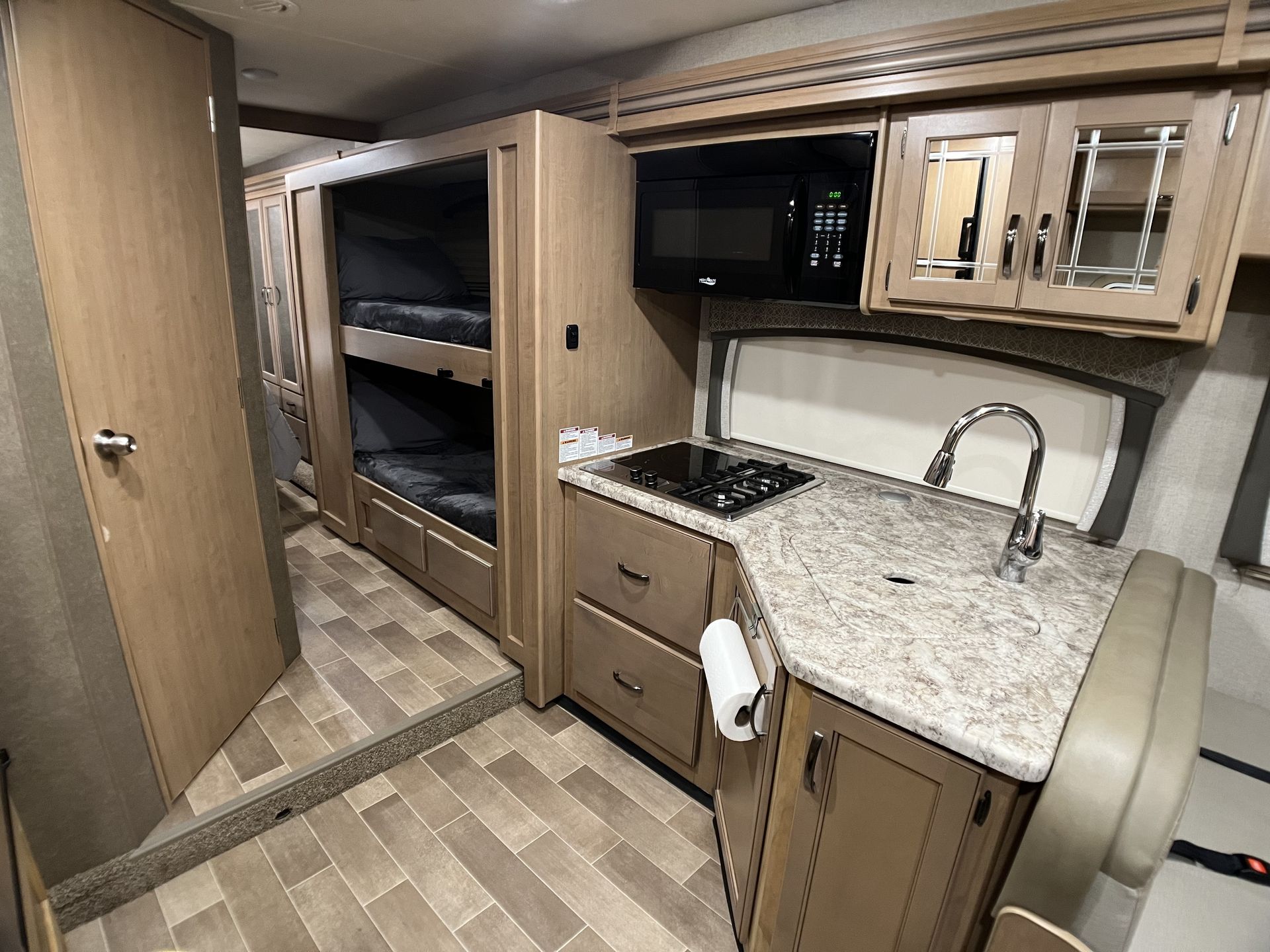 Photo 7 - 2020 Thor Class C Motorhome rental photo 9