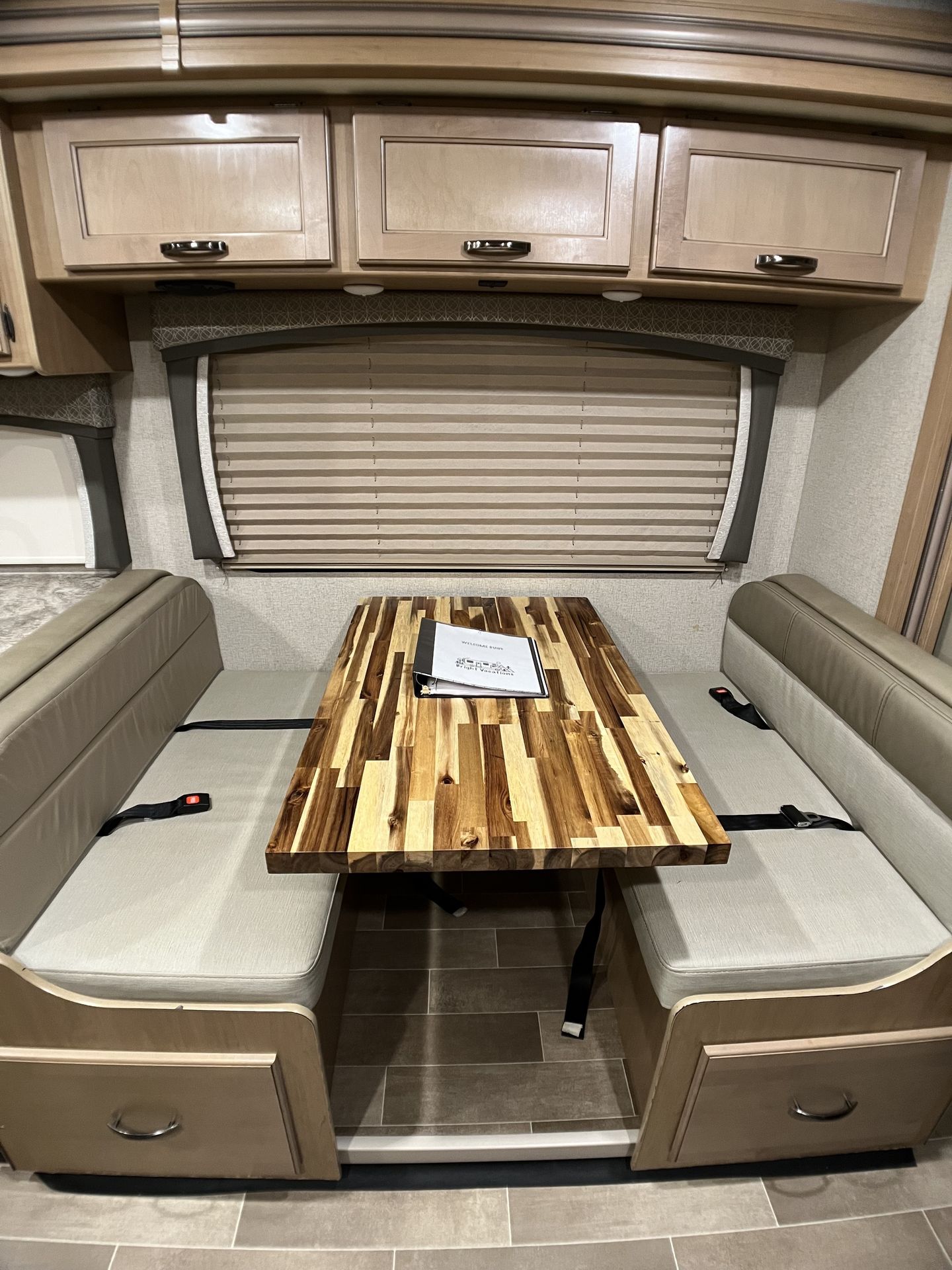 Photo 9 - 2020 Thor Class C Motorhome rental photo 11