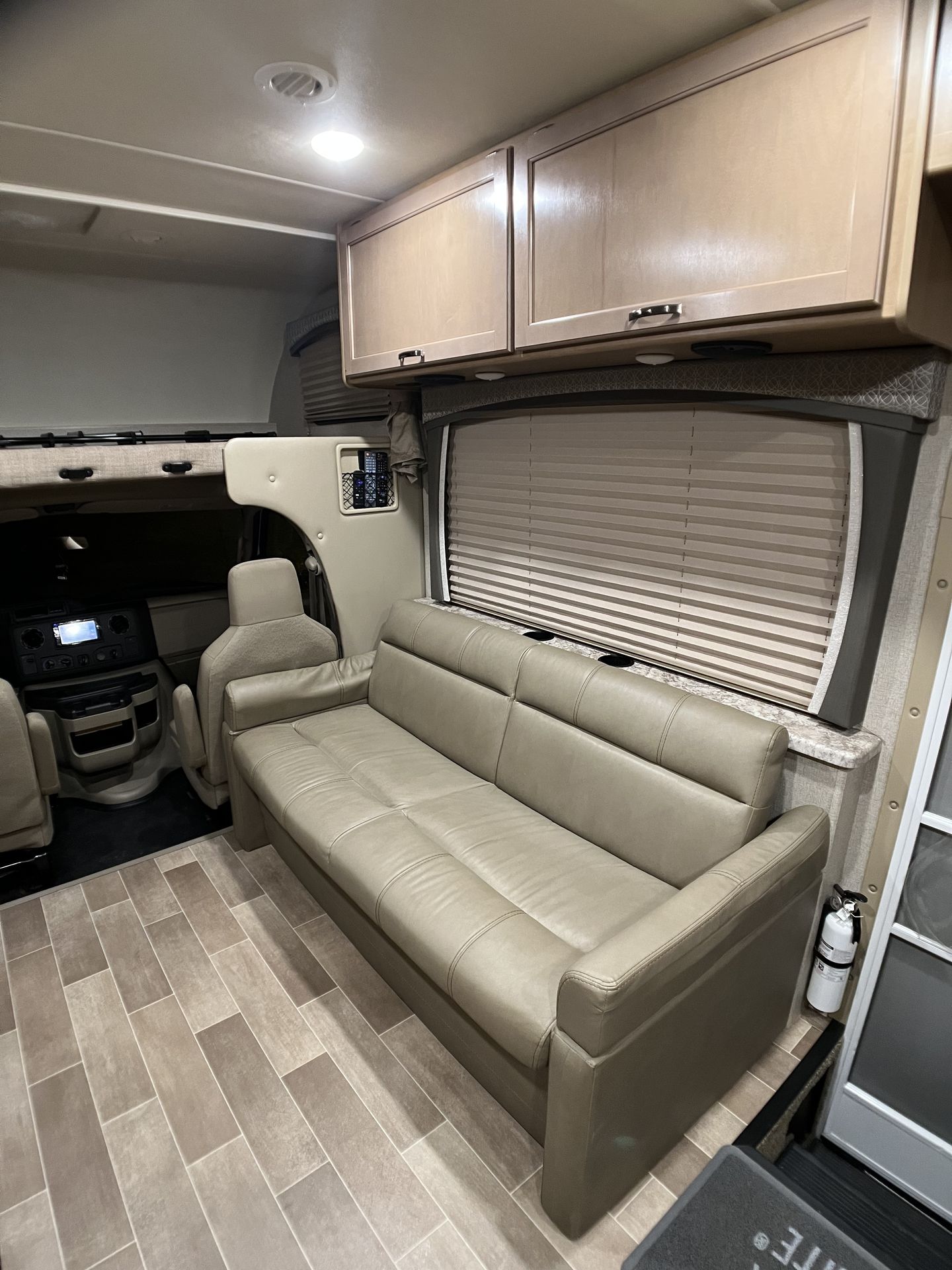 Photo 11 - 2020 Thor Class C Motorhome rental photo 13