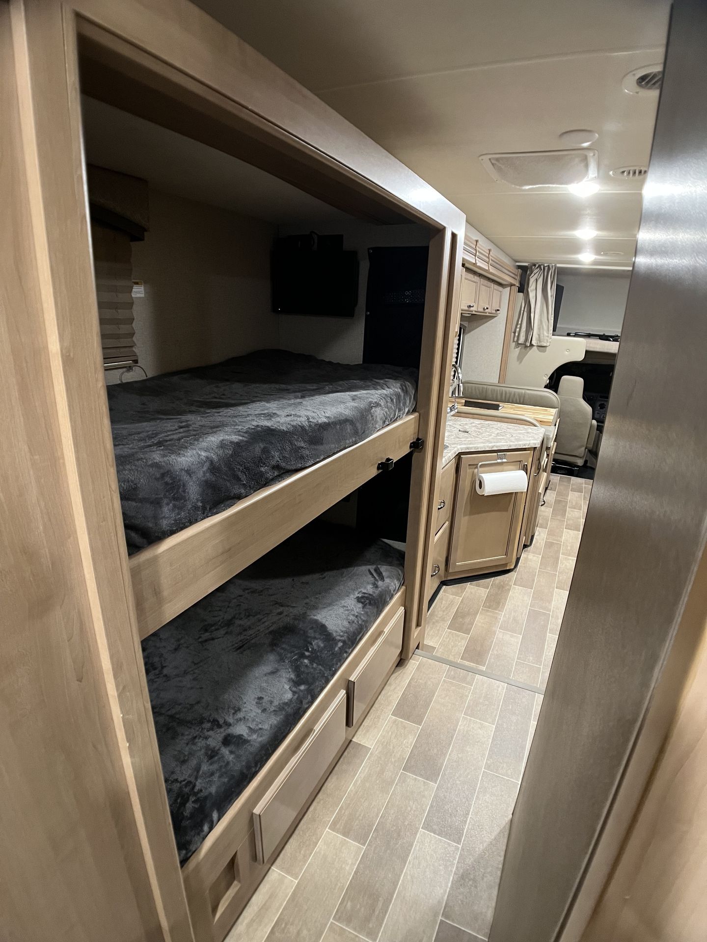 Photo 16 - 2020 Thor Class C Motorhome rental photo 18