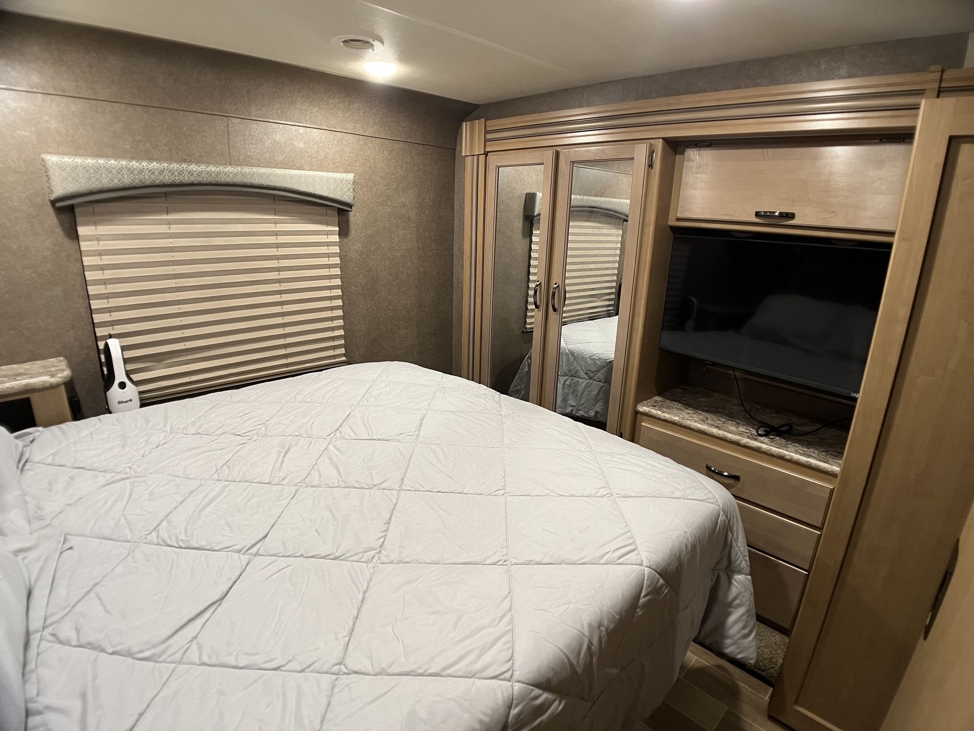 Photo 18 - 2020 Thor Class C Motorhome rental photo 20