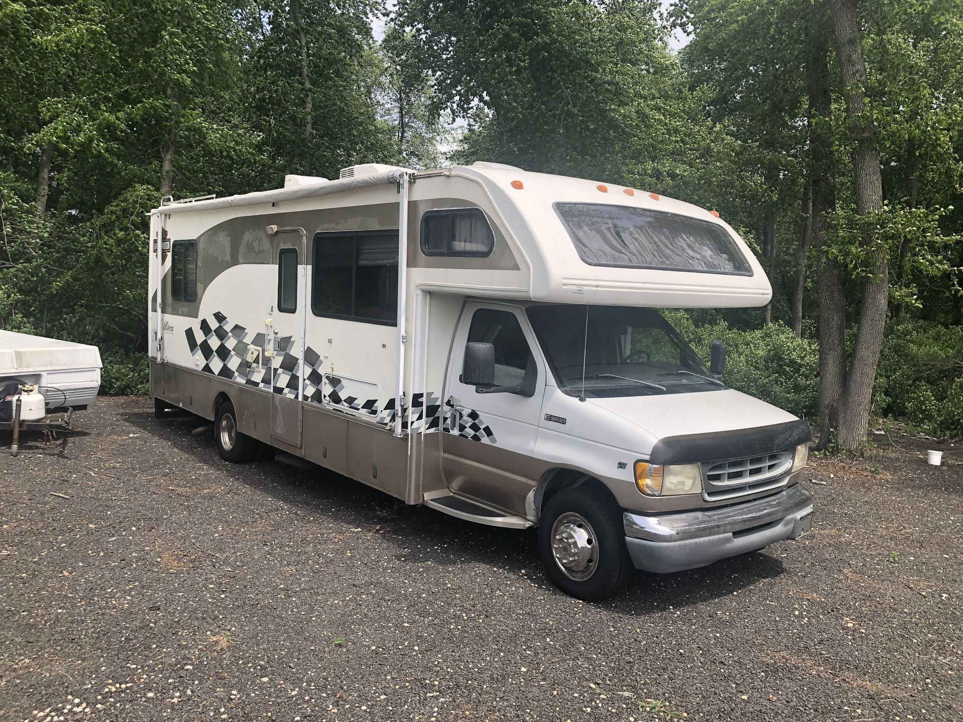 Photo 0 - 1998 Gulfstream Class C Motorhome rental photo 4