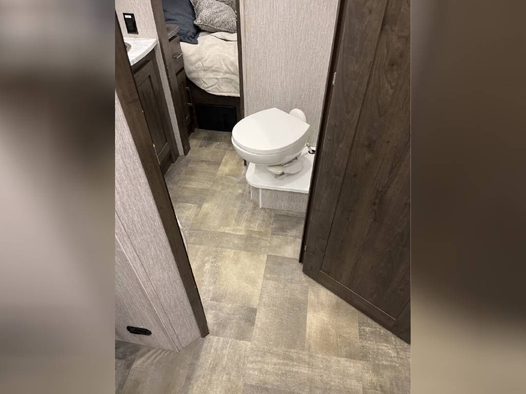 Photo 9 - 2022 Coachmen Class A Motorhome rental photo 11