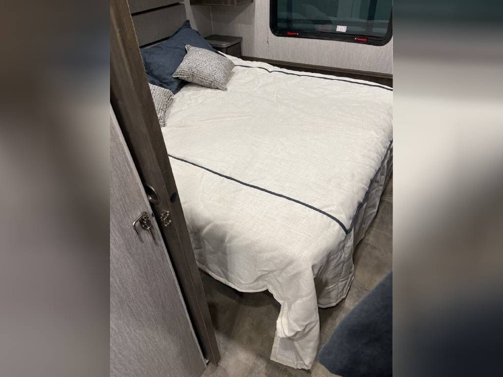 Photo 10 - 2022 Coachmen Class A Motorhome rental photo 12