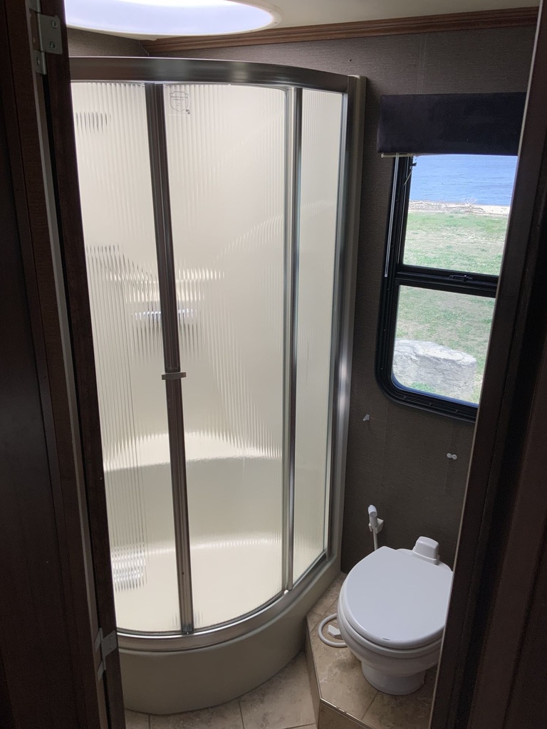 Photo 5 - 2013 Fleetwood Class A Motorhome rental photo 7
