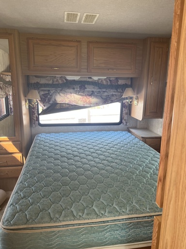 2000 Bounder Fleetwood Class A Motorhome for rent in Troy, MI