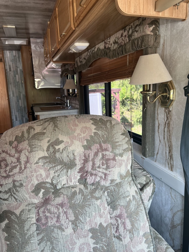 Photo 1 - 2000 Bounder Class A Motorhome rental photo 5