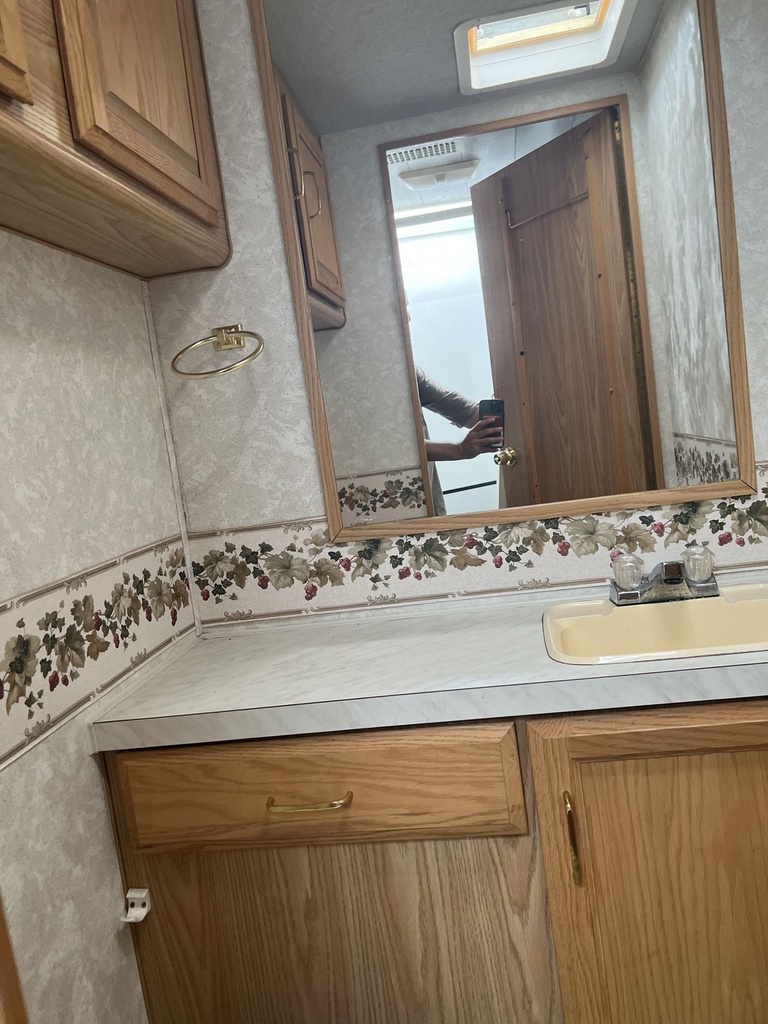 Photo 1 - 2000 Bounder Class A Motorhome rental photo 8
