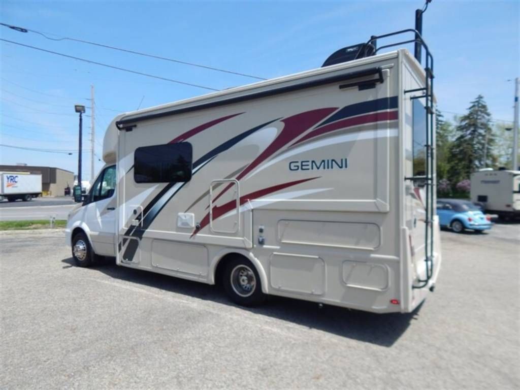 Photo 1 - 2017 Thor Motor Coach Class C Motorhome rental photo 3