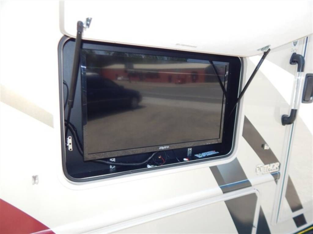 Photo 3 - 2017 Thor Motor Coach Class C Motorhome rental photo 5