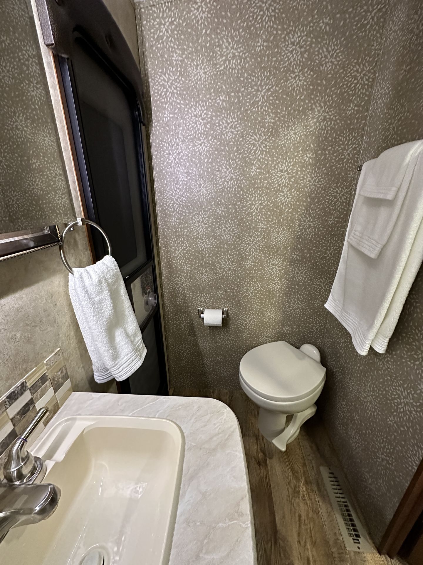 Photo 17 - 2016 Jayco Travel Trailer rental photo 19