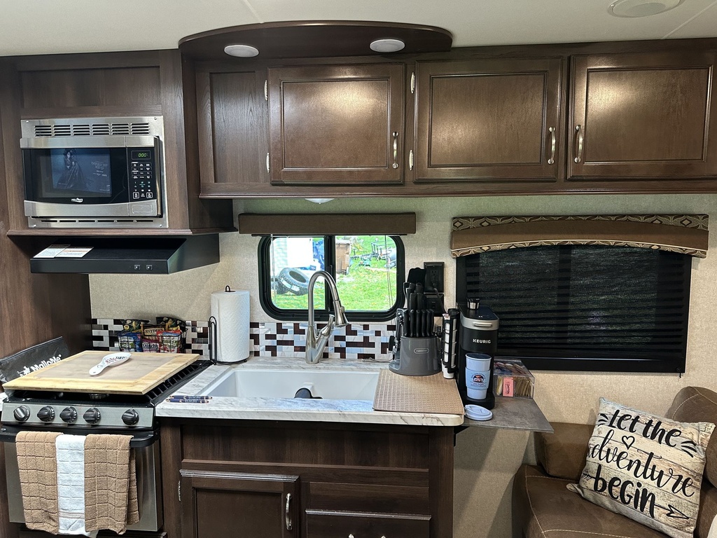 Photo 16 - 2018 Jayco Travel Trailer rental photo 18