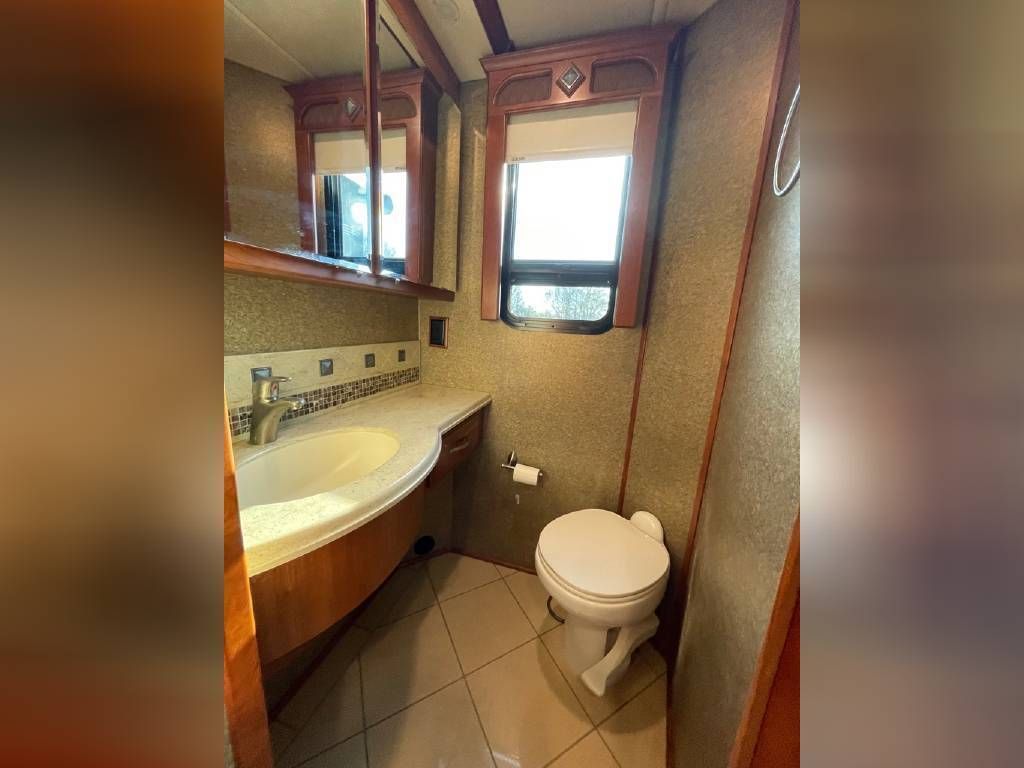 Photo 2 - 2015 Itasca Class A Motorhome rental photo 4