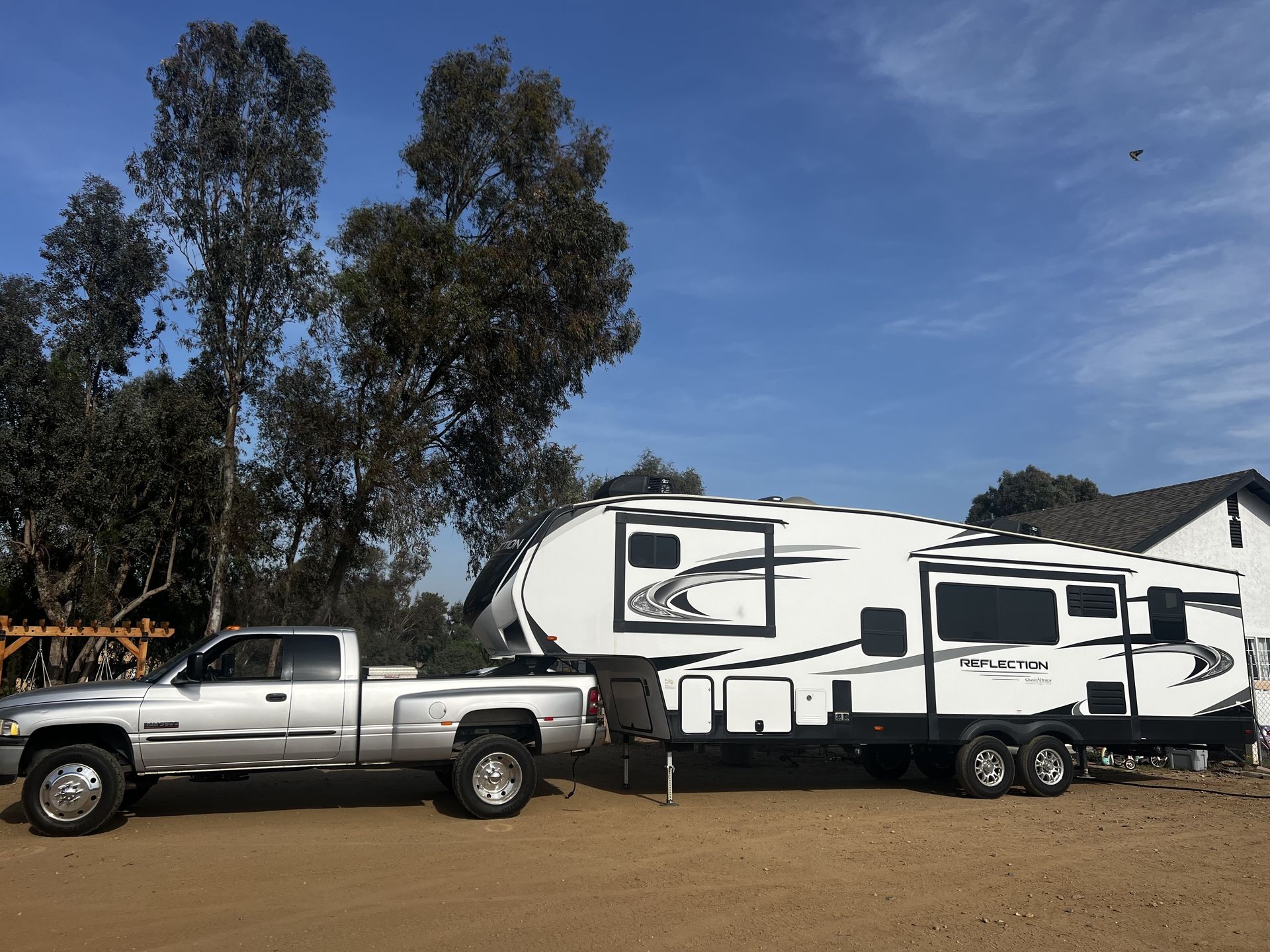 Photo 0 - 2021 Grand Design Fifth Wheel rental photo 3