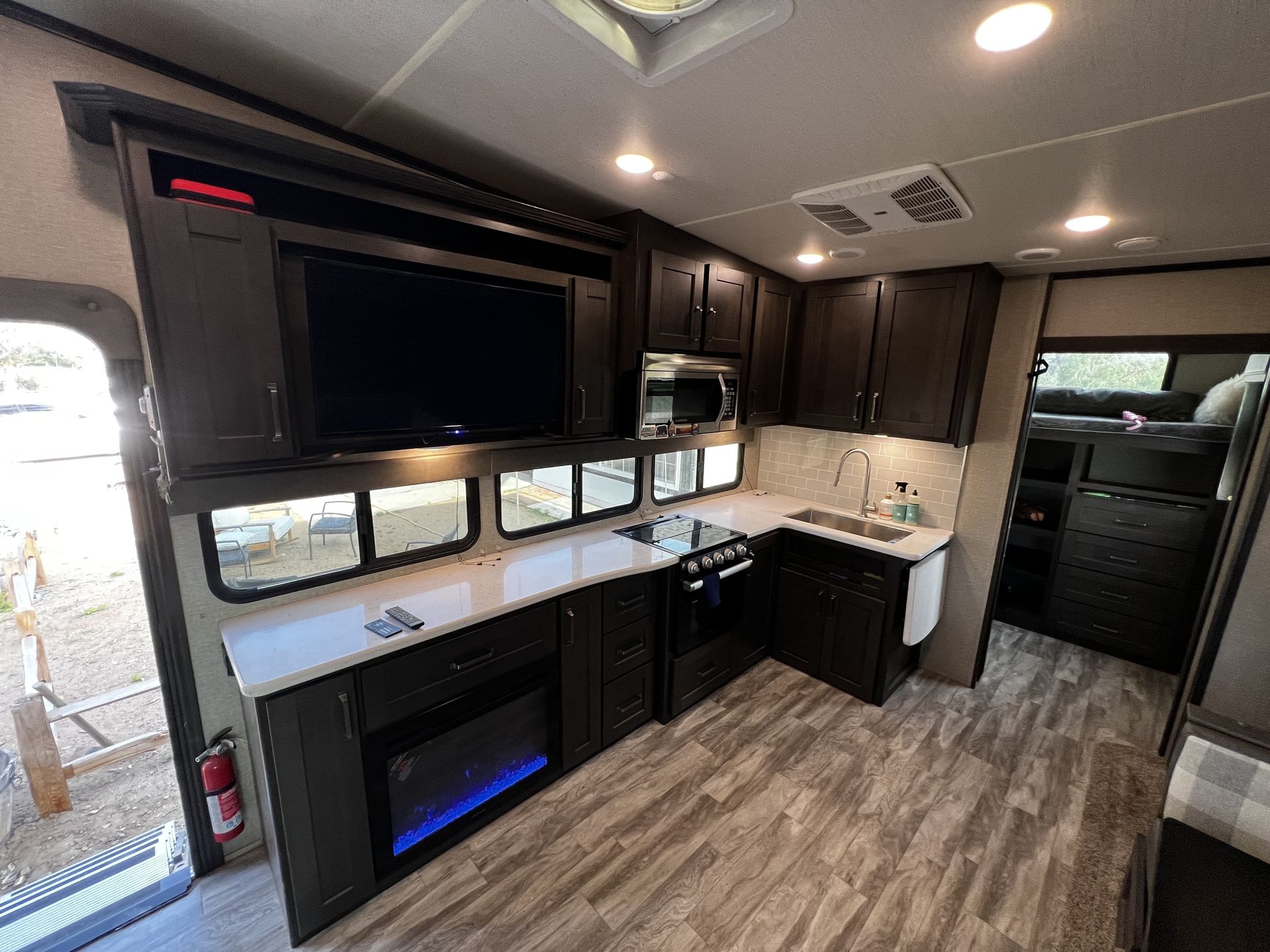 Photo 1 - 2021 Grand Design Fifth Wheel rental photo 12