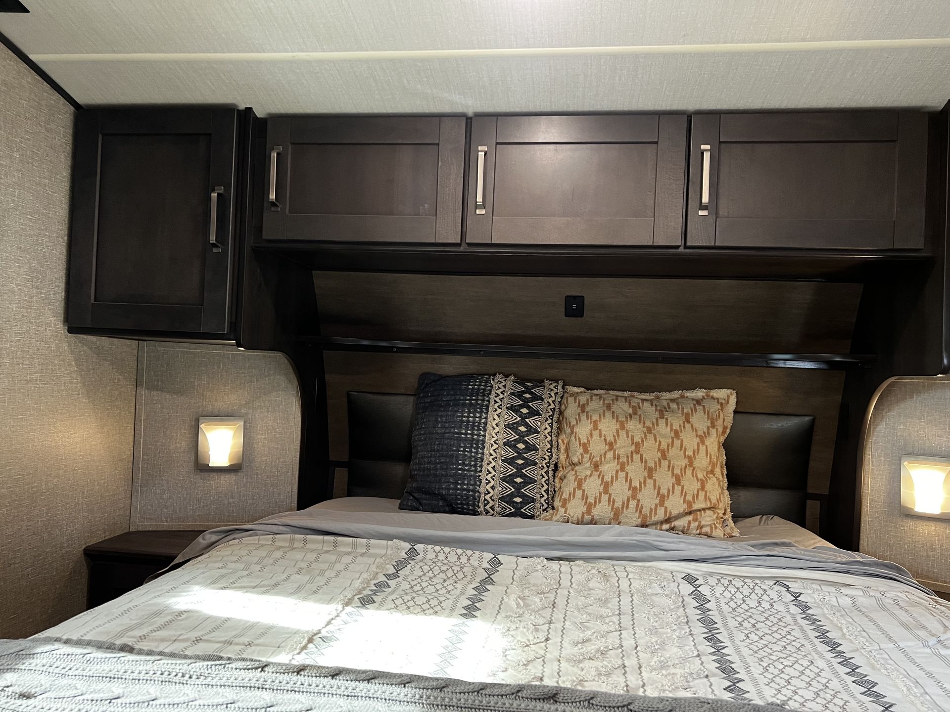 Photo 1 - 2021 Grand Design Fifth Wheel rental photo 15