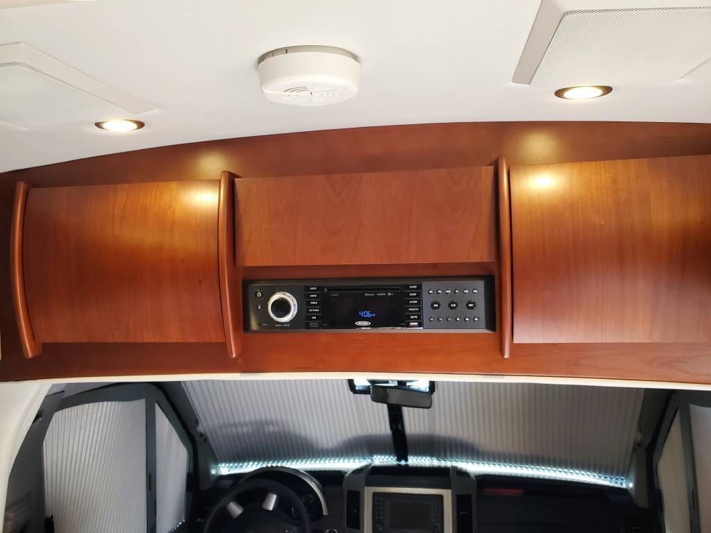 Photo 8 - 2019 Leisure Travel Class C Motorhome rental photo 10