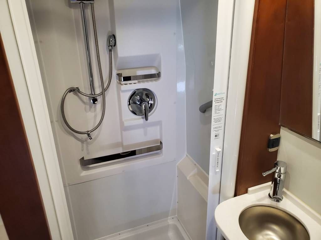 Photo 9 - 2019 Leisure Travel Class C Motorhome rental photo 11