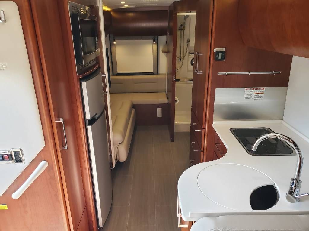 Photo 14 - 2019 Leisure Travel Class C Motorhome rental photo 16